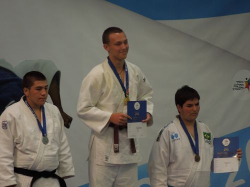 ben kenis getting his gold medal