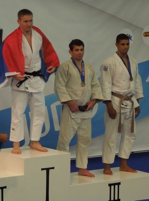 ross macbaisey getting bronze medal