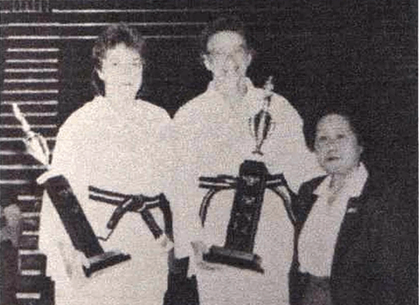 1989 US Senior National Kata Championships Spartan Sports Center, University of Tampa, 22. April 1989, Tampa, Florida (von links nach rechts Gloria Smith, Peggy Whilden und Keiko Fukuda)